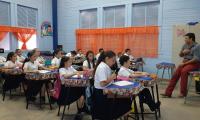 Estudiantes de la escuela de Cartagena en Santa Cruz en un aula