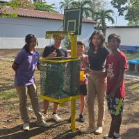 27 estudiantes líderes del Colegio Técnico Profesional de Puntarenas, idearon un proyecto para crear 10 basureros con temáticas deportivas que despierten el interés por reciclar y buscar espacios limpios.