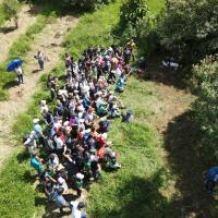 Estudiantes de Sarapiquí y Alemania reforestan la quebrada La Gata en Sarapiquí