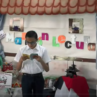 Niño de primaria lee su lectura de autor costarricense en la maratón virtual