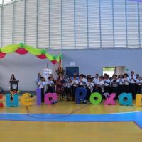 Estudiantes en las nuevas instalaciones de la escuela Roxana en Pococí
