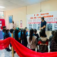 Estudiantes y personal docente de la Escuela Barrio Canadá de San Vito de Coto