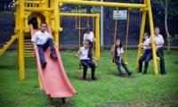 niños en parque 