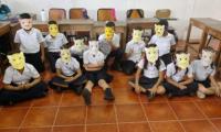 estudiantes con mascara de la Danta Amaranta
