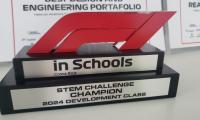 Fotos tomadas del Boletín Salesiano. Imágenes del estudiantado ganador del F1 In Schools Costa Rica.