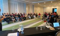 Encuentro “Aulas sin Fronteras” se realizó el 27, 28 y 29 de noviembre 2024  Más de 80 estudiantes migrantes y 20 docentes de centros educativos de Alajuela compartieron sus experiencias y desafíos en un espacio seguro y de diálogo, en el marco del proyecto “Aulas sin Fronteras”.   La población estudiantil migrante discutió temas como la integración en los centros educativos, el fortalecimiento de la identidad cultural y la importancia de la convivencia pacífica.   El objetivo de “Aulas sin Fronteras” es pr