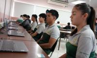 Estudiantes de último año de secundaria realizan prueba nacional