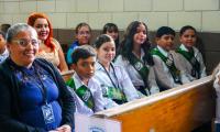 Nuevos líderes estudiantiles asumen sus cargos en acto democrático
