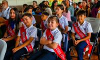 Nuevos líderes estudiantiles asumen sus cargos en acto democrático