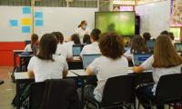 Grupo de estudiantes participan de clases en el Colegio Humanístico de Nicoya 